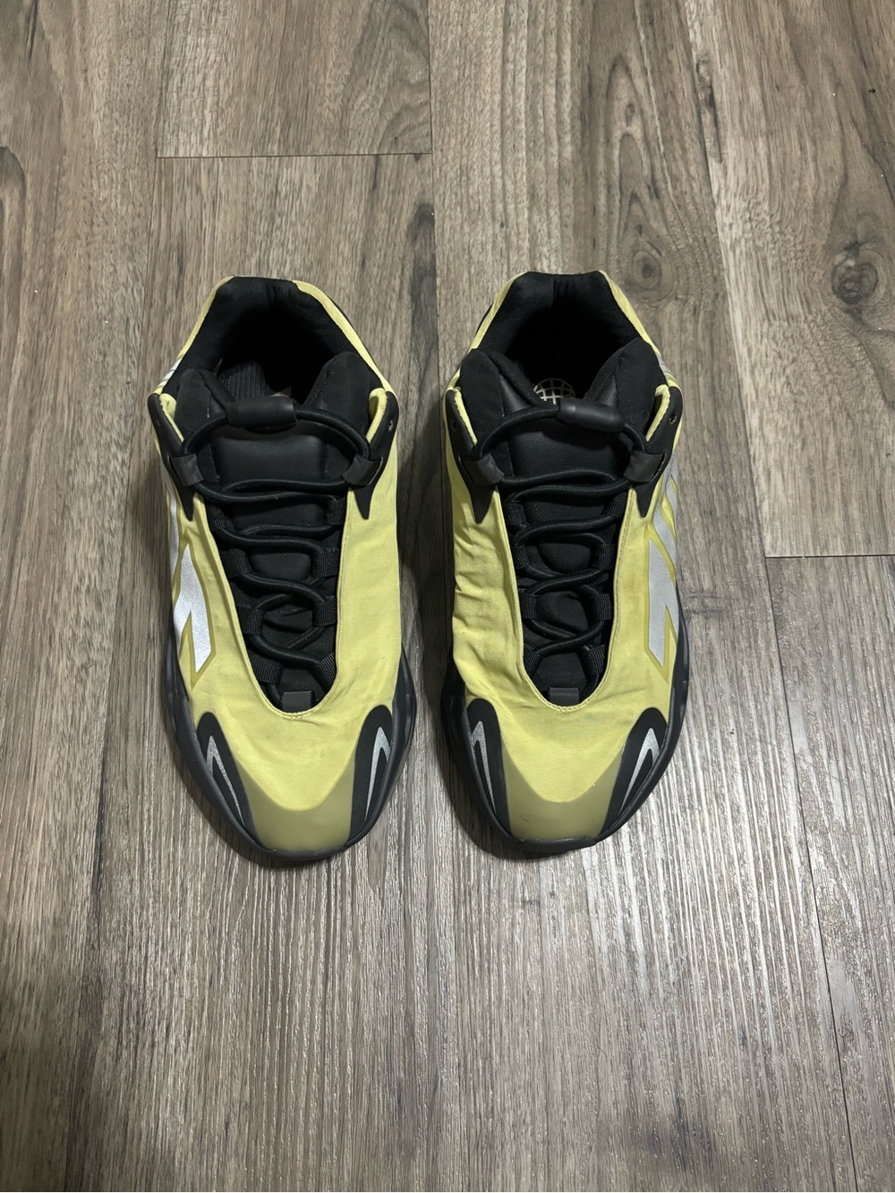 New Balance Men’s Yellow and Black Athletic Sneakers